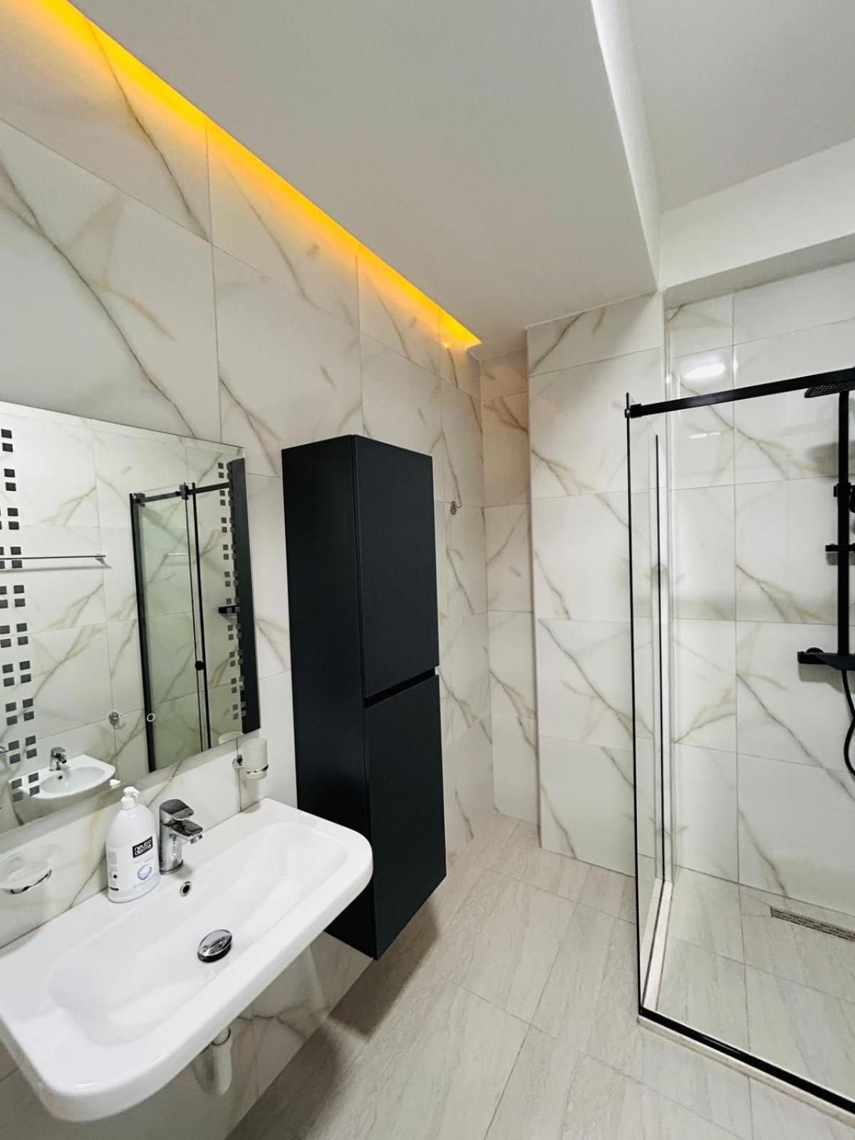 Picasso Apartment Τίρανα Εξωτερικό φωτογραφία