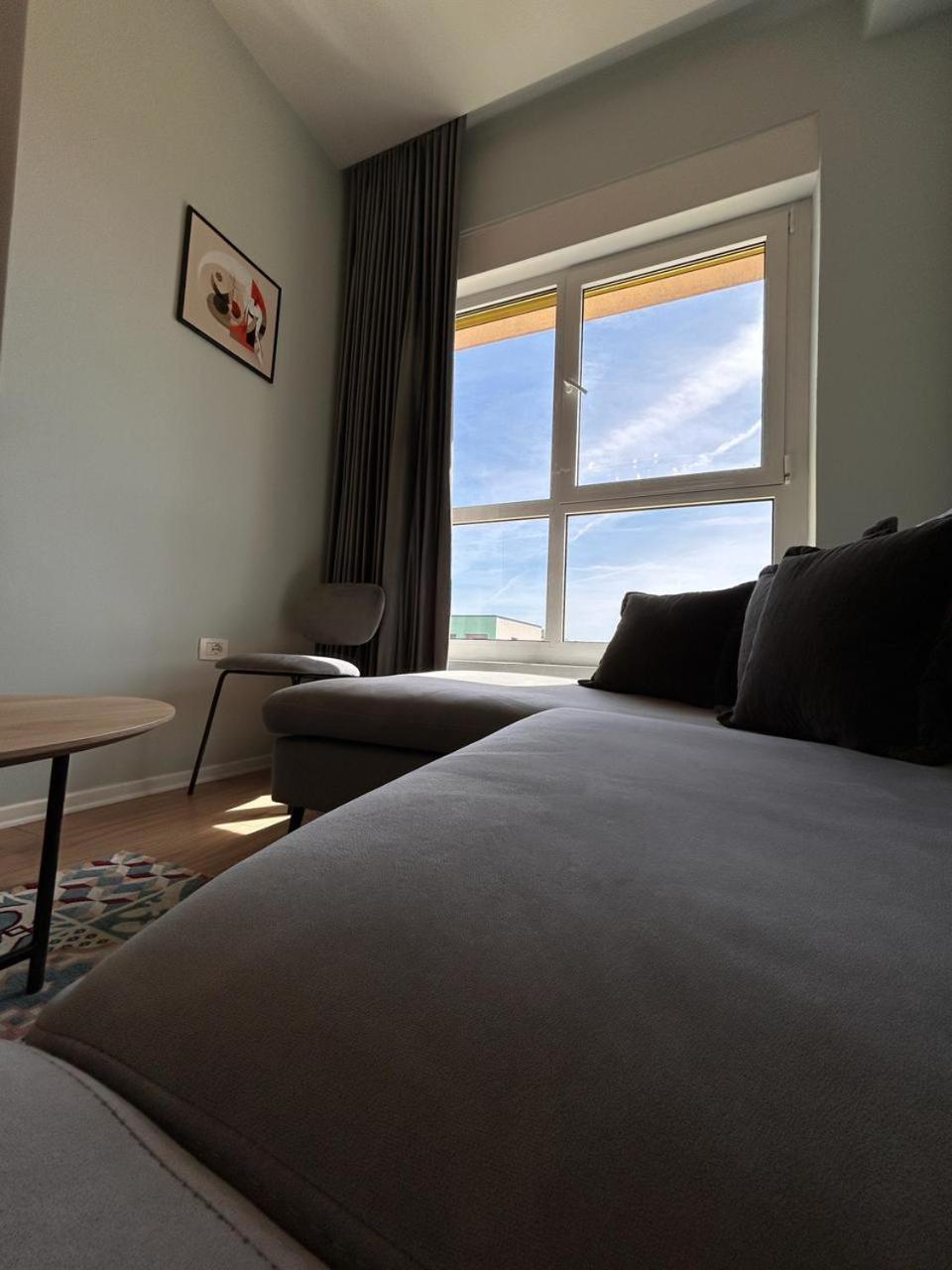 Picasso Apartment Τίρανα Εξωτερικό φωτογραφία